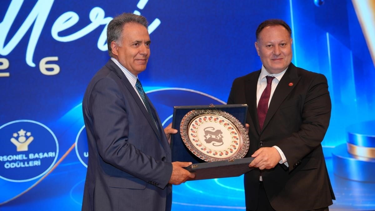 İNÖNÜ ÜNİVERSİTESİNDE BAŞARI ÖDÜLLERİ SAHİPLERİNİ BULDU