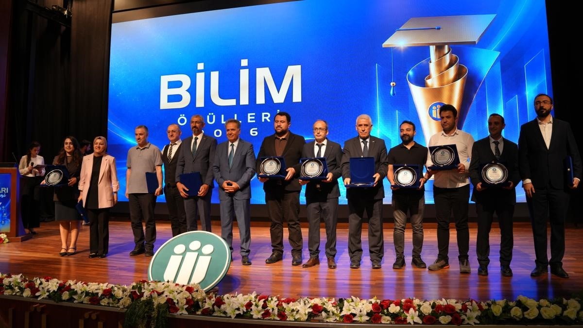 İNÖNÜ ÜNİVERSİTESİNDE BAŞARI ÖDÜLLERİ SAHİPLERİNİ BULDU