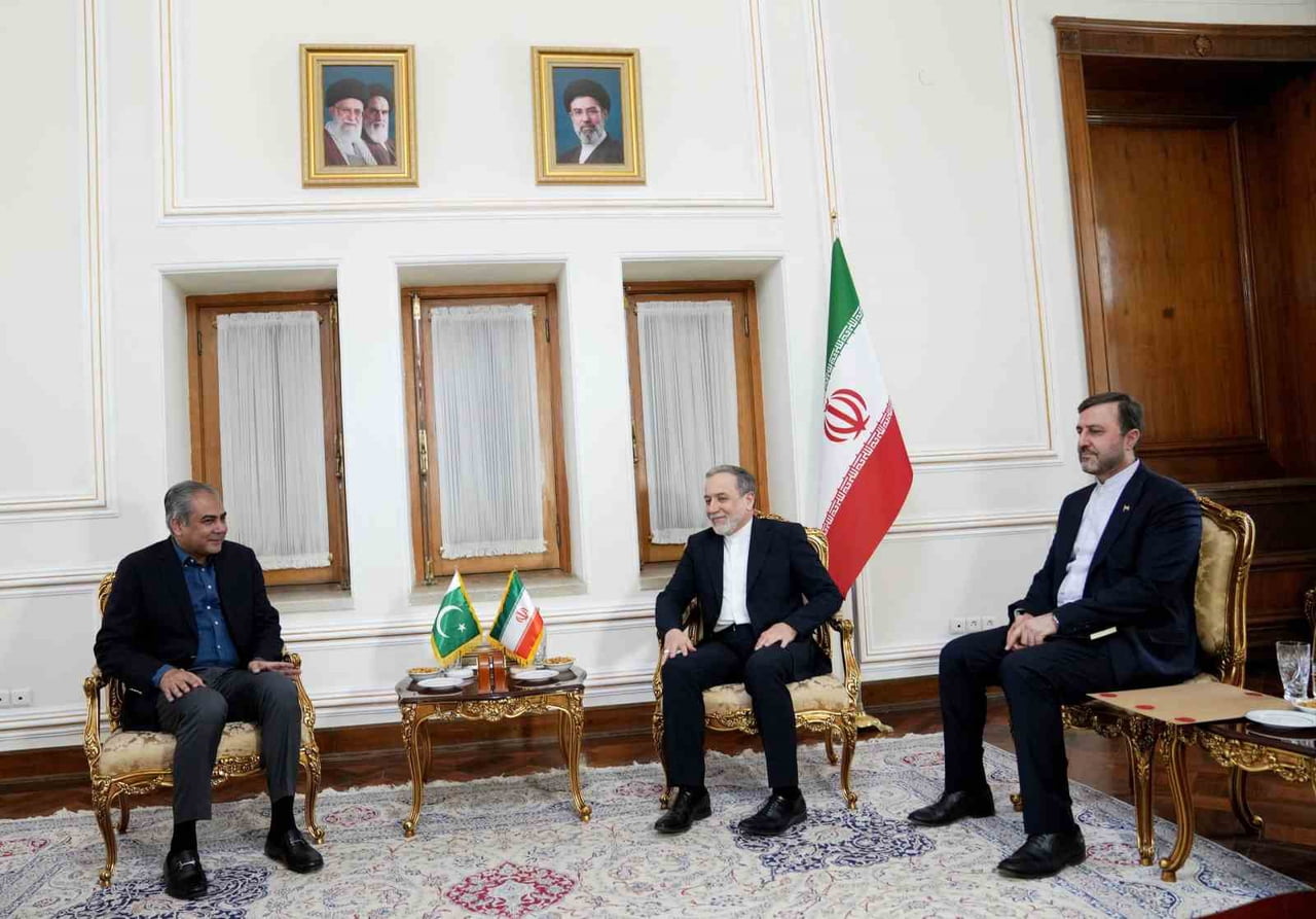 İRAN DIŞİŞLERİ BAKANI ABBAS ARAKÇİ, TAHRAN'DA PAKİSTAN İÇİŞLERİ BAKANI MOHSİN NAQVİ İLE BİR ARAYA...