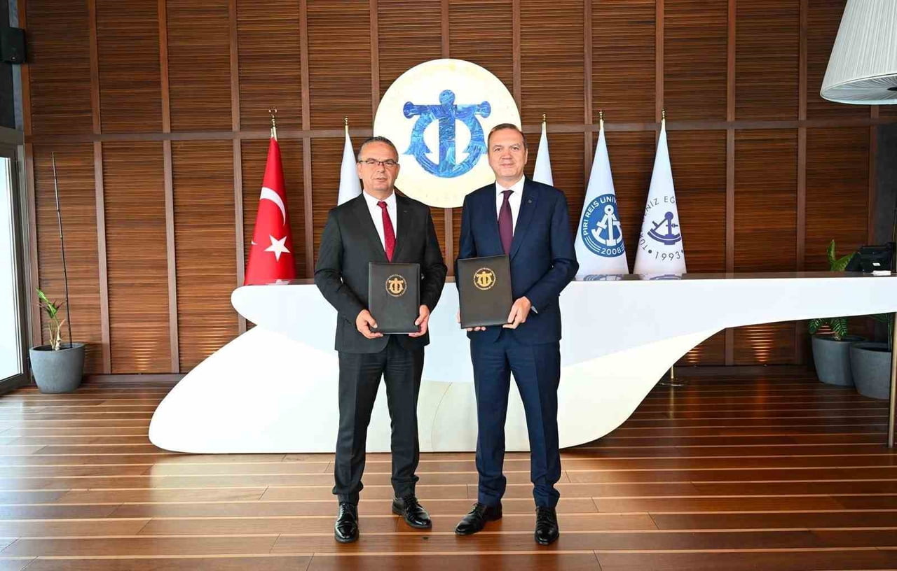 İŞ BANKASI GENEL MÜDÜR YARDIMCISI SEZGİN YILMAZ VE İMEAK DENİZ TİCARET ODASI YÖNETİM KURULU...
