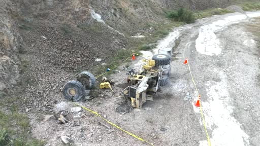 İş makinesi 20 metrelik uçurumdan yuvarlandı: Operatör ağır yaralandı