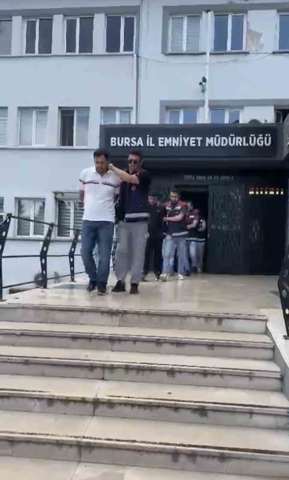 İŞ VE BURS VAADİYLE HESAP AVINA ÇIKAN ŞEBEKEYE FİLM GİBİ OPERASYON! POLİS "2’NCİ KİŞİ" ROLÜNE...