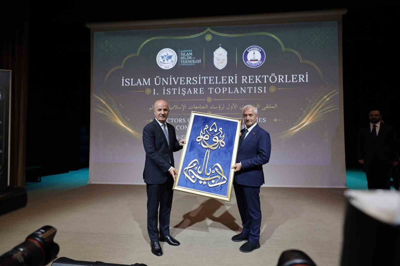 İSLAM DÜNYASI ÜNİVERSİTELERİNE İTTİFAK ÇAĞRISI