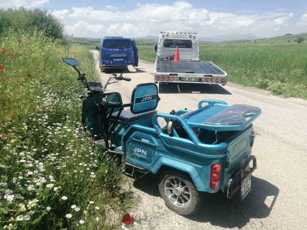 ISPARTA'DA 3 TEKERLEKLİ ELEKTRİKLİ BİSİKLETİYLE KÖYÜNE DÖNEN 75 YAŞINDAKİ ADAM KAZADA...