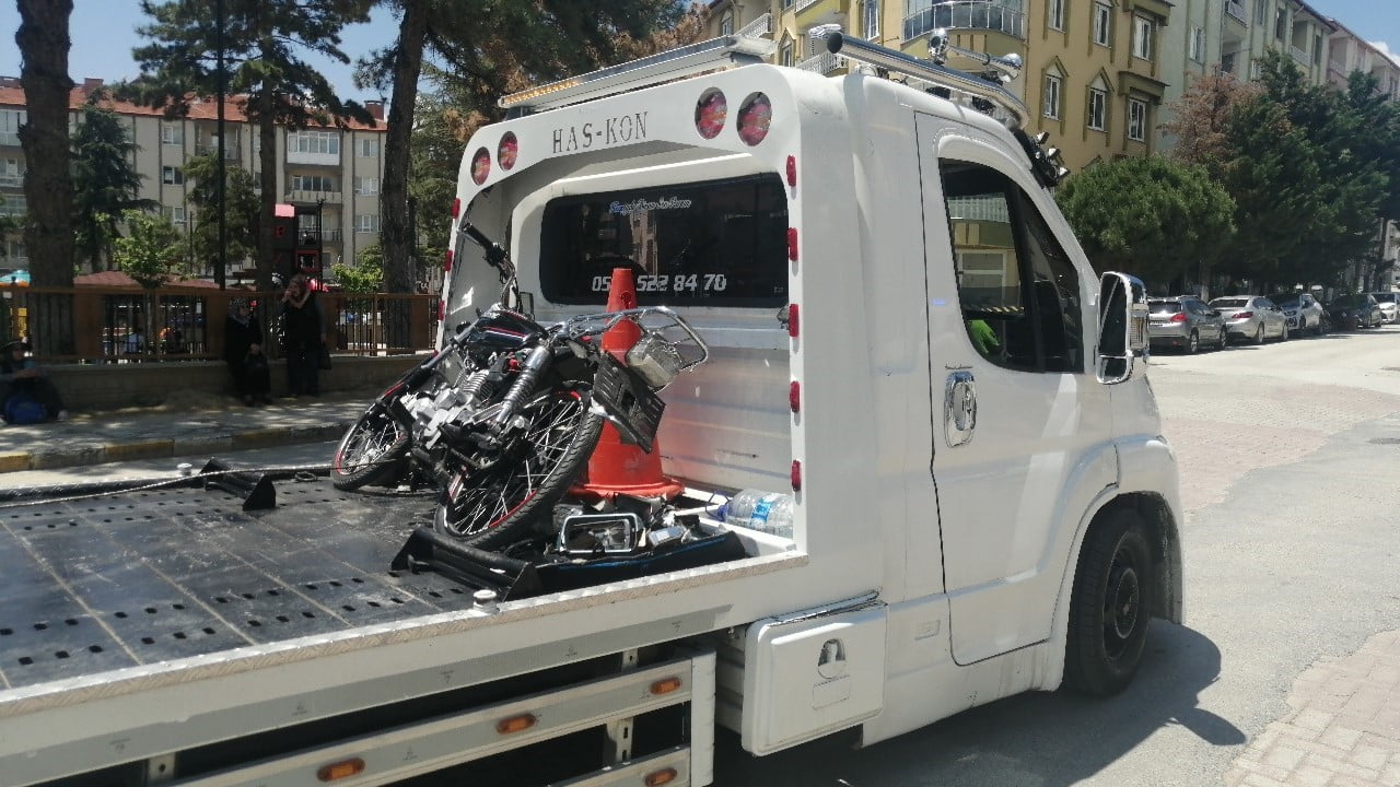 ISPARTA'NIN YALVAÇ İLÇESİNDE OTOMOBİL İLE MOTOSİKLETİN ÇARPIŞTIĞI TRAFİK KAZASINDA 1 KİŞİ...