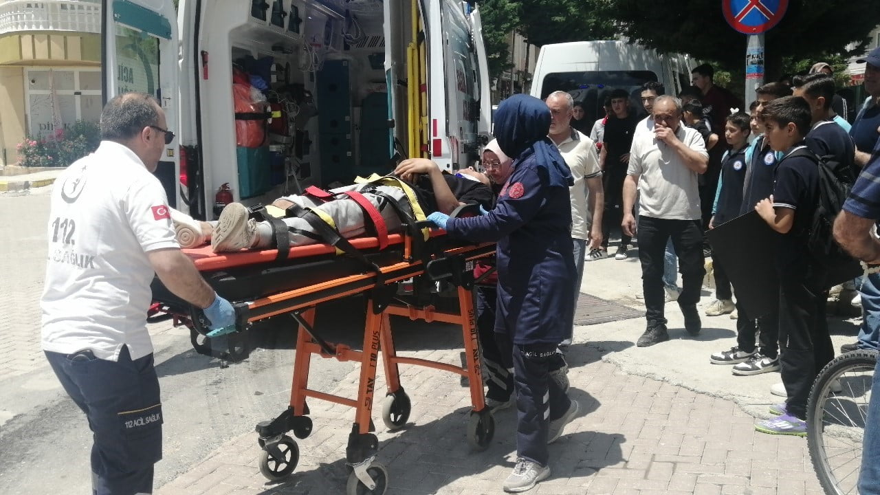 ISPARTA'NIN YALVAÇ İLÇESİNDE OTOMOBİL İLE MOTOSİKLETİN ÇARPIŞTIĞI TRAFİK KAZASINDA 1 KİŞİ...