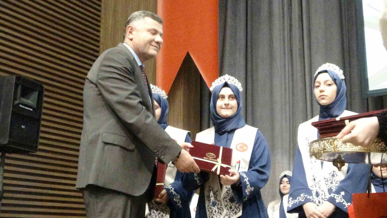 ISPARTA’DA 66 KIZ ÖĞRENCİ HAFIZLIK İCAZETİ ALDI