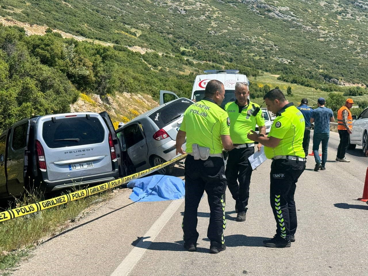 ISPARTA’NIN EĞİRDİR İLÇESİNDE İKİ OTOMOBİLİN ÇARPIŞMASI SONUCU 1 KİŞİ YAŞAMINI YİTİRİRKEN, 5 KİŞİ...