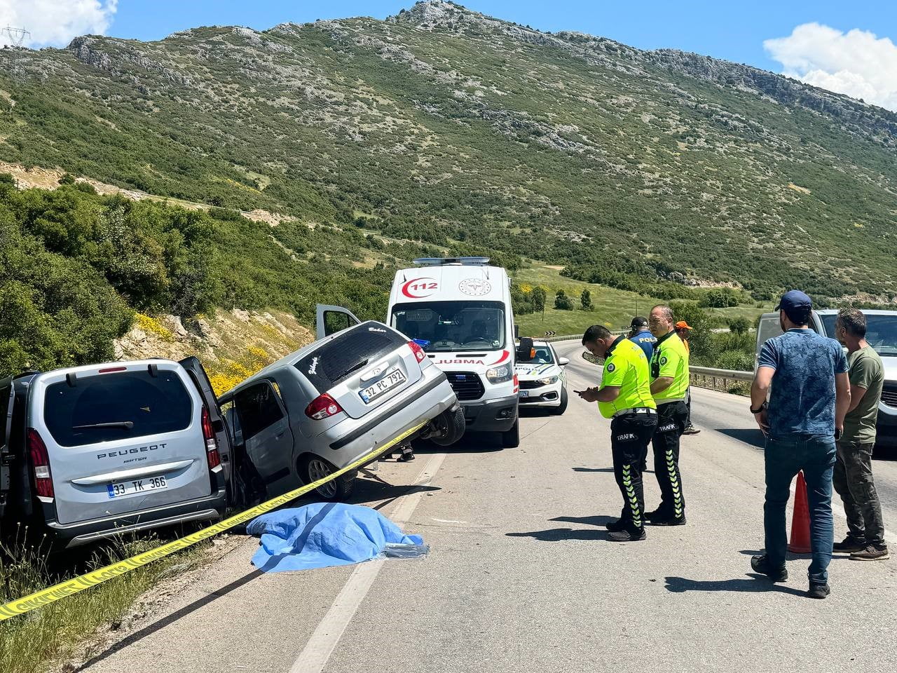 ISPARTA’NIN EĞİRDİR İLÇESİNDE İKİ OTOMOBİLİN ÇARPIŞMASI SONUCU 1 KİŞİ YAŞAMINI YİTİRİRKEN, 5 KİŞİ...