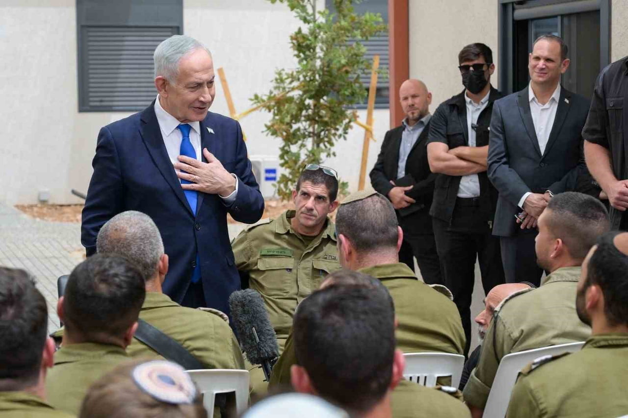 İSRAİL BAŞBAKANI BİNYAMİN NETANYAHU, İŞGAL ALTINDAKİ BATI ŞERİA'DA BULUNAN İSRAİL ASKERLERİNE...