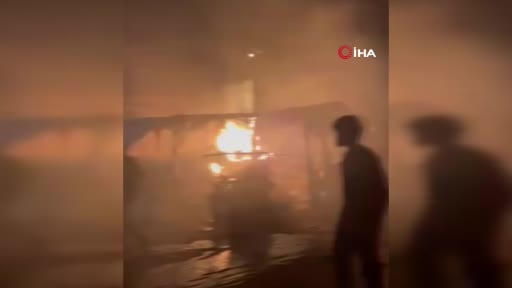 İsrail güçlerinin Gazze Şeridi'nin güneyindeki Han Yunus'ta yerinden edilen Filistinlilerin...