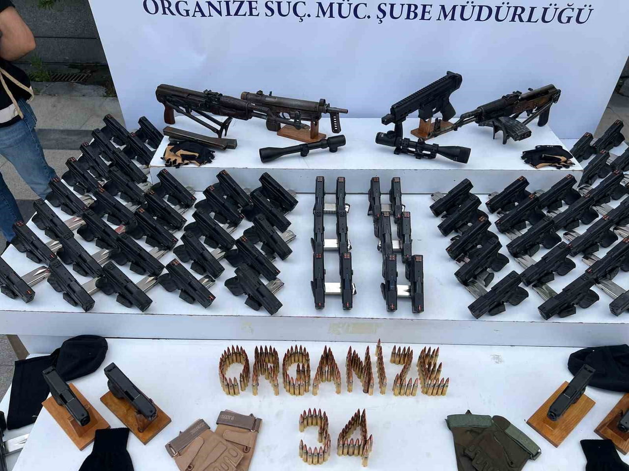 İSTANBUL'DA MOTOSİKLETLİ SUÇ ÇETELERİNE VE SİLAH KAÇAKÇILARINA YÖNELİK SON BİR AYDA DÜZENLENEN...