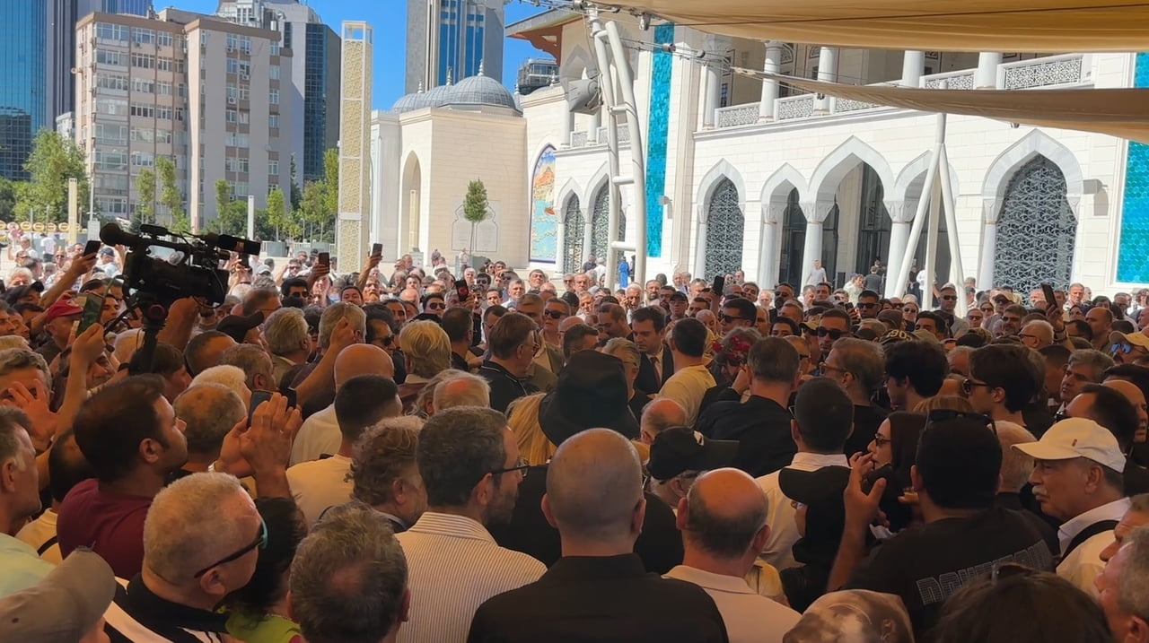 İSTANBUL'DA TEDAVİ GÖRDÜĞÜ HASTANEDE 77 YAŞINDA HAYATINI KAYBEDEN YEŞİLÇAM’IN USTA OYUNCUSU KADİR...