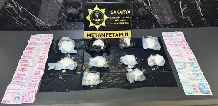 İSTANBUL'DAN SAKARYA'YA MOTOSİKLETLE UYUŞTURUCU GETİRECEĞİ TESPİT EDİLEN ŞAHSA YÖNELİK DÜZENLENEN...