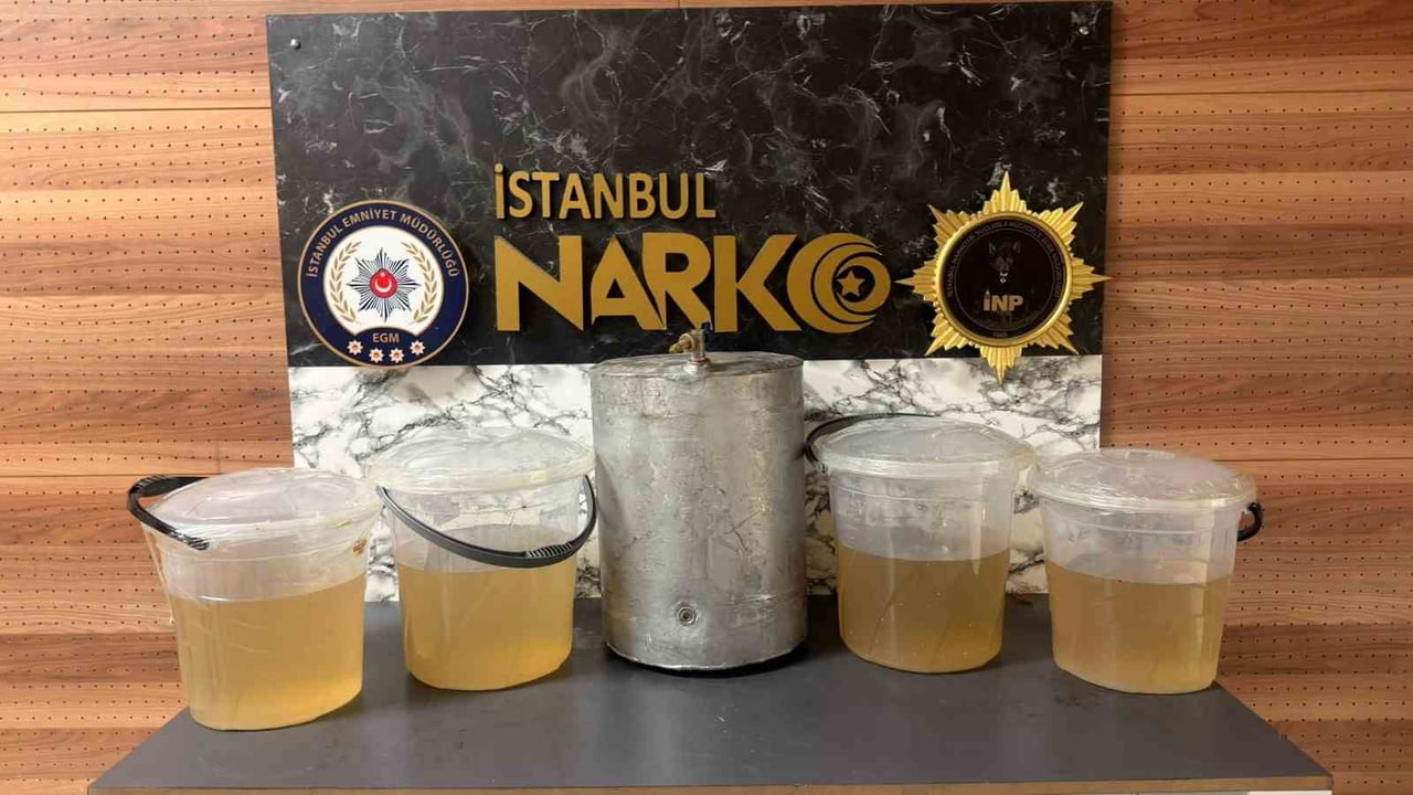 İSTANBUL'UN GÜNGÖREN İLÇESİNDE BİR ARACA DÜZENLENEN OPERASYONDA, ALÜMİNYUM KAZAN İÇİNE ZULALANMIŞ...