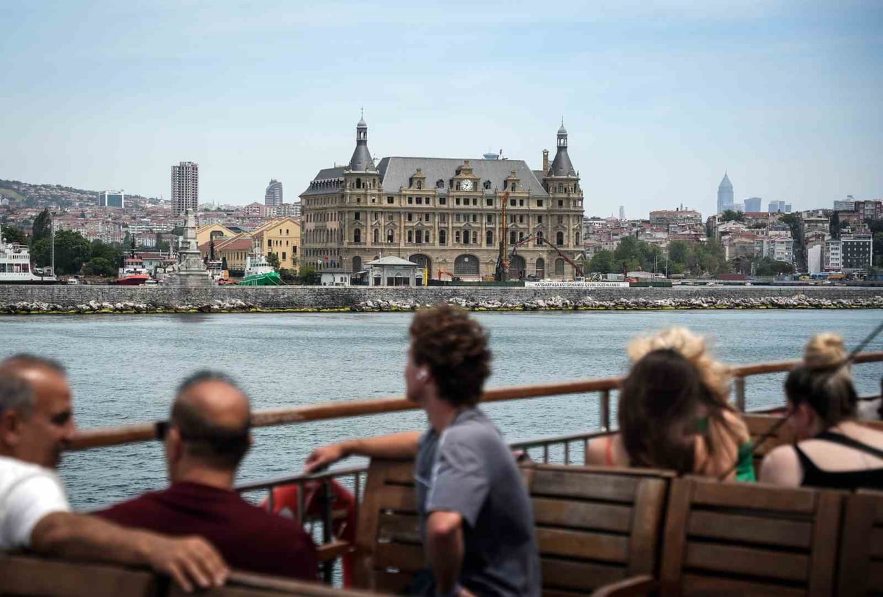İSTANBUL'UN SİMGELERİNDEN HAYDARPAŞA GARI YENİ YÜZÜNE KAVUŞTU