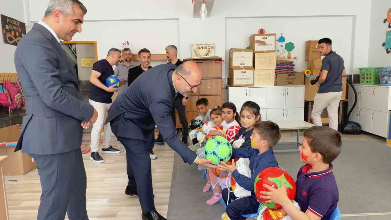 İSTANBUL BAHÇELİEVLER İLÇE MİLLİ EĞİTİM MÜDÜRLÜĞÜ TARAFINDAN YÜRÜTÜLEN "BİRLİKTE AYAĞA KALKTIK...