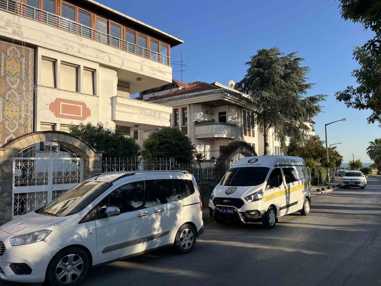 İSTANBUL BAKIRKÖY’DE YAŞADIKLARI VİLLADA ÇIKAN TARTIŞMADA AĞABEY, KARDEŞİNİ SİLAHLA VURARAK...
