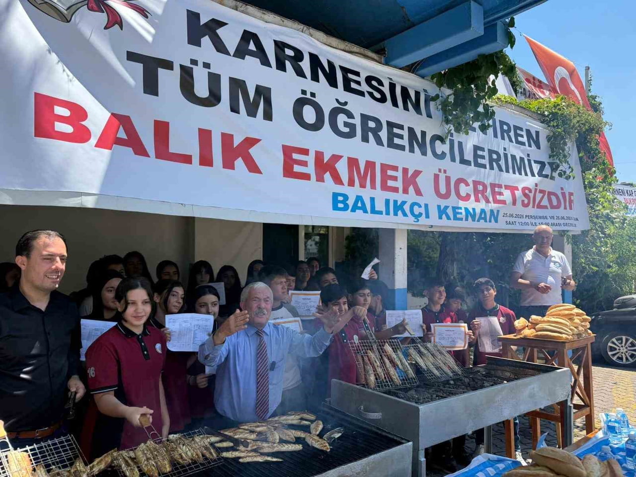 İSTANBUL BEYLİKDÜZÜ’NDE BULUNAN TÜRKİYE DENİZ CANLILARI MÜZESİ’NDE, KARNESİNİ ALIP GELEN ÇOCUKLARA...
