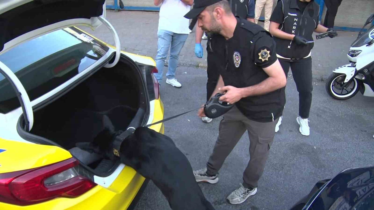 İSTANBUL BEYOĞLU'NDA, İSTANBUL EMNİYET MÜDÜRÜ SELAMİ YILDIZ’IN DA KATILDIĞI DRON DESTEKLİ NARKOTİK...