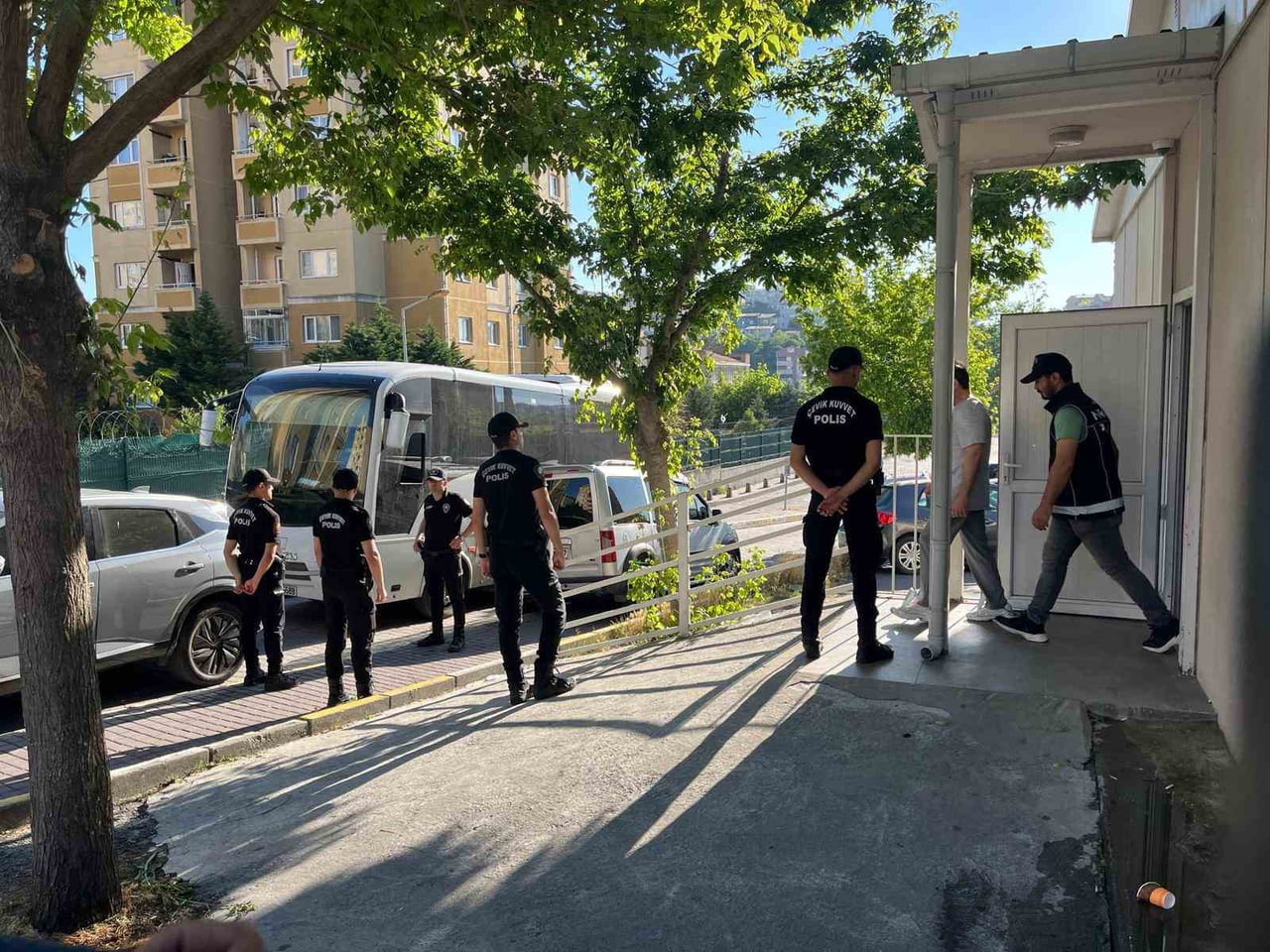 İSTANBUL CUMHURİYET BAŞSAVCILIĞI KOORDİNESİNDE YÜRÜTÜLEN UYUŞTURUCU SORUŞTURMASINDA GÖZALTINA...