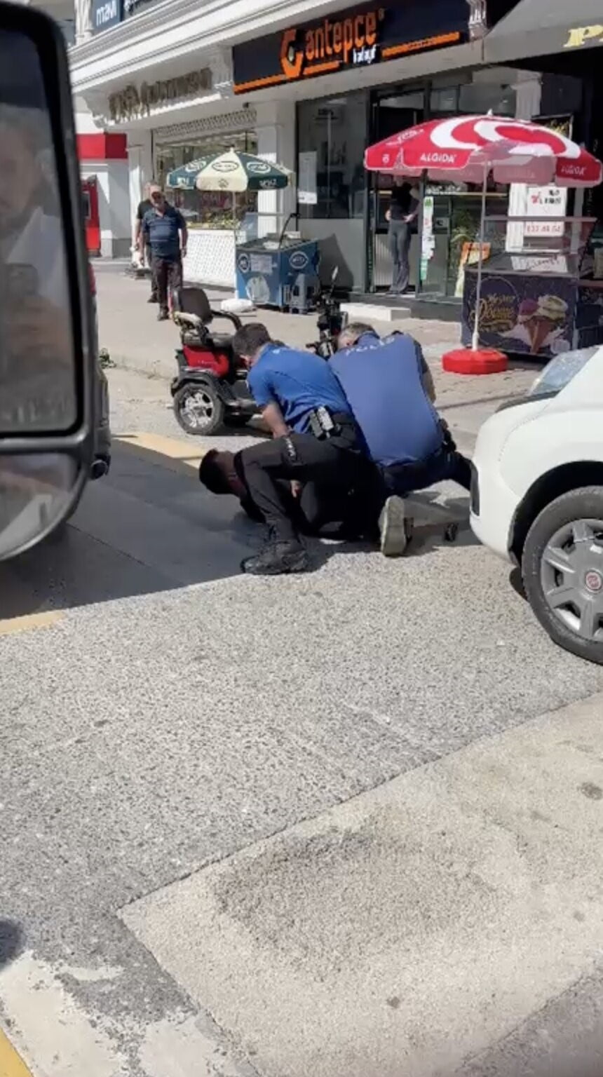 İSTANBUL’DA BİR GENÇ KIZI KAÇIRDIĞI İDDİA EDİLEN ŞAHIS, KIZA AİT OLDUĞU ÖNE SÜRÜLEN ARAÇLA...