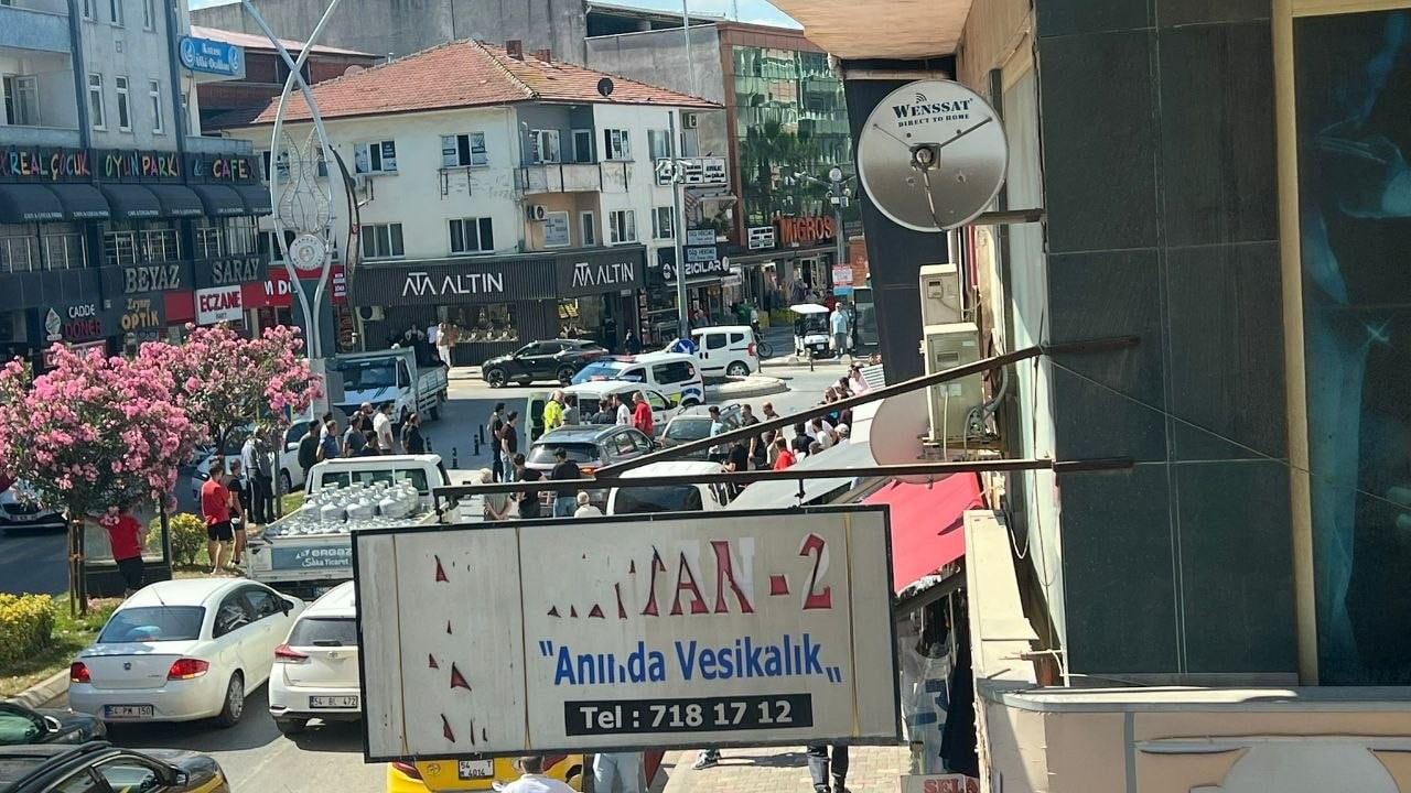 İSTANBUL’DA BİR GENÇ KIZI KAÇIRDIĞI İDDİA EDİLEN ŞAHIS, KIZA AİT OLDUĞU ÖNE SÜRÜLEN ARAÇLA...