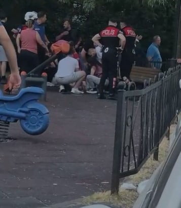 İSTANBUL EYÜPSULTAN’DA BİR PARKTA İKİ GRUP ARASINDA ÇIKAN SİLAHLI ÇATIŞMADA 5 KİŞİ...
