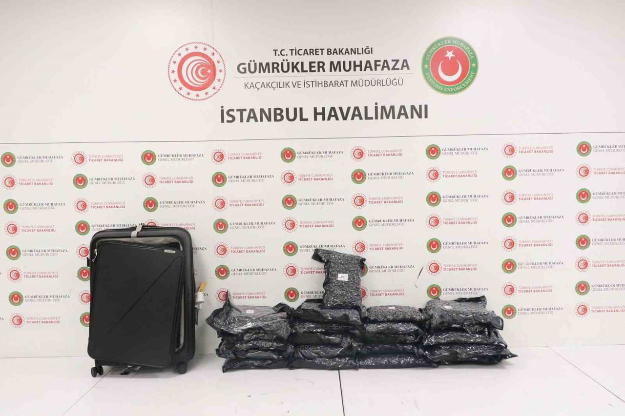 İSTANBUL HAVALİMANI’NDA TİCARET BAKANLIĞI GÜMRÜKLER MUHAFAZA EKİPLERİNCE DÜZENLENEN OPERASYONDA...