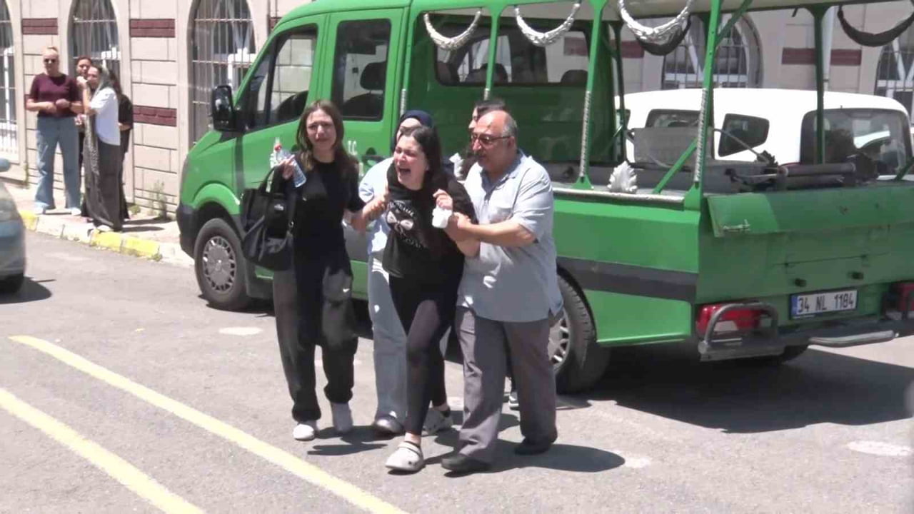 İSTANBUL (İHA) - İZMİR’İN ÇEŞME İLÇESİNDE UĞRADIĞI SİLAHLI SALDIRI SONUCU HAYATINI KAYBEDEN ENGİN...