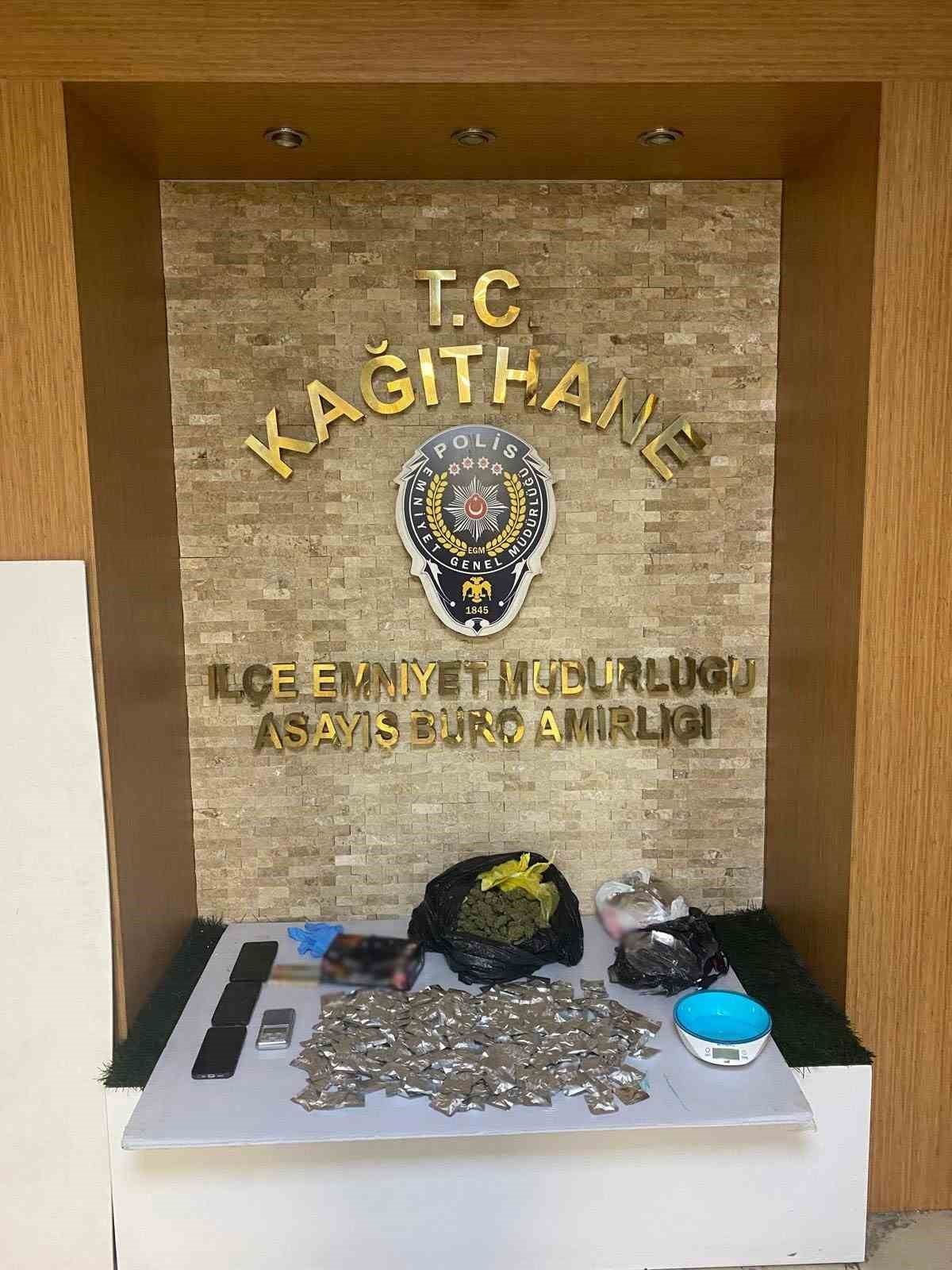 İSTANBUL KAĞITHANE'DE 2 ŞÜPHELİNİN ÜZERİNDEN UYUŞTURUCU ÇIKMASININ ARDINDAN GENİŞLETİLEN...