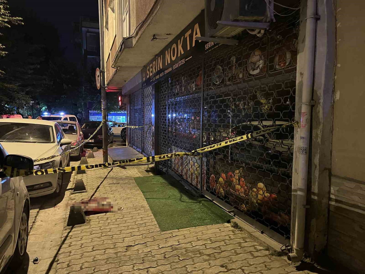 İSTANBUL KÜÇÜKÇEKMECE'DE SOKAKTA BIÇAKLI SALDIRIYA UĞRAYAN ŞAHIS AĞIR YARALANIRKEN, OLAYLA İLGİLİ...