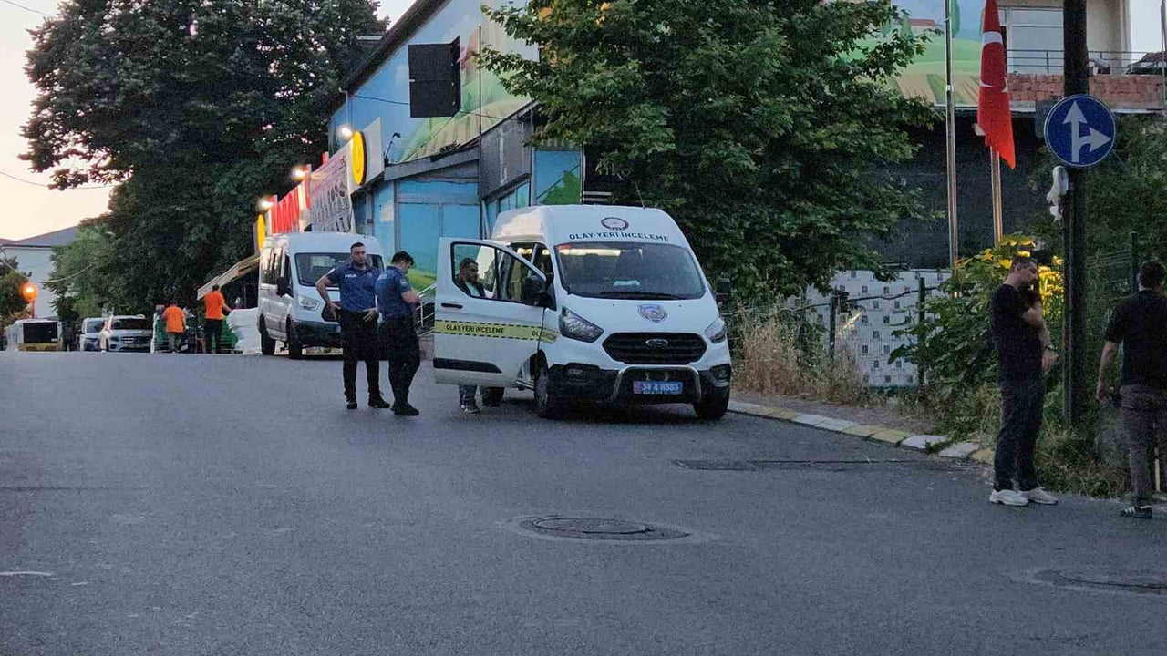 İSTANBUL SARIYER'DE BİR ÖZEL OKUL SAHİBİ, ALACAK VERECEK YÜZÜNDEN TARTIŞTIĞI OKULUN İDARİ İŞLER...
