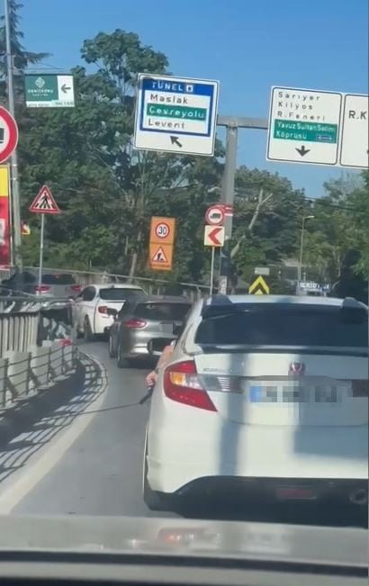 İSTANBUL SARIYER'DE SİLAHLA DİREKSİYON BAŞINA GEÇEN SÜRÜCÜ CEP TELEFONU KAMERALARI TARAFINDAN...