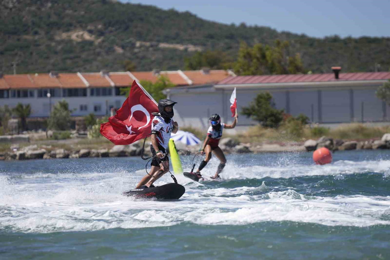 İZELTAŞ DÜNYA MOTOSURF ŞAMPİYONASI’NA TÜRKİYE BU YIL İKİNCİ KEZ EV SAHİPLİĞİ YAPARKEN, TURNUVANIN...