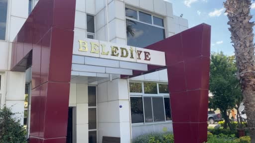 İzmir'de Seferihisar Belediyesine yönelik 'rüşvet' operasyonunda aralarında Başkan Yardımcısı...