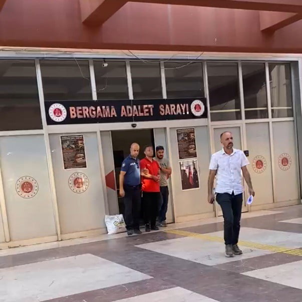İZMİR'İN BERGAMA İLÇESİNDE POLİS EKİPLERİNCE DÜZENLENEN OPERASYONDA SATIŞA HAZIR HALDE BİR MİKTAR...