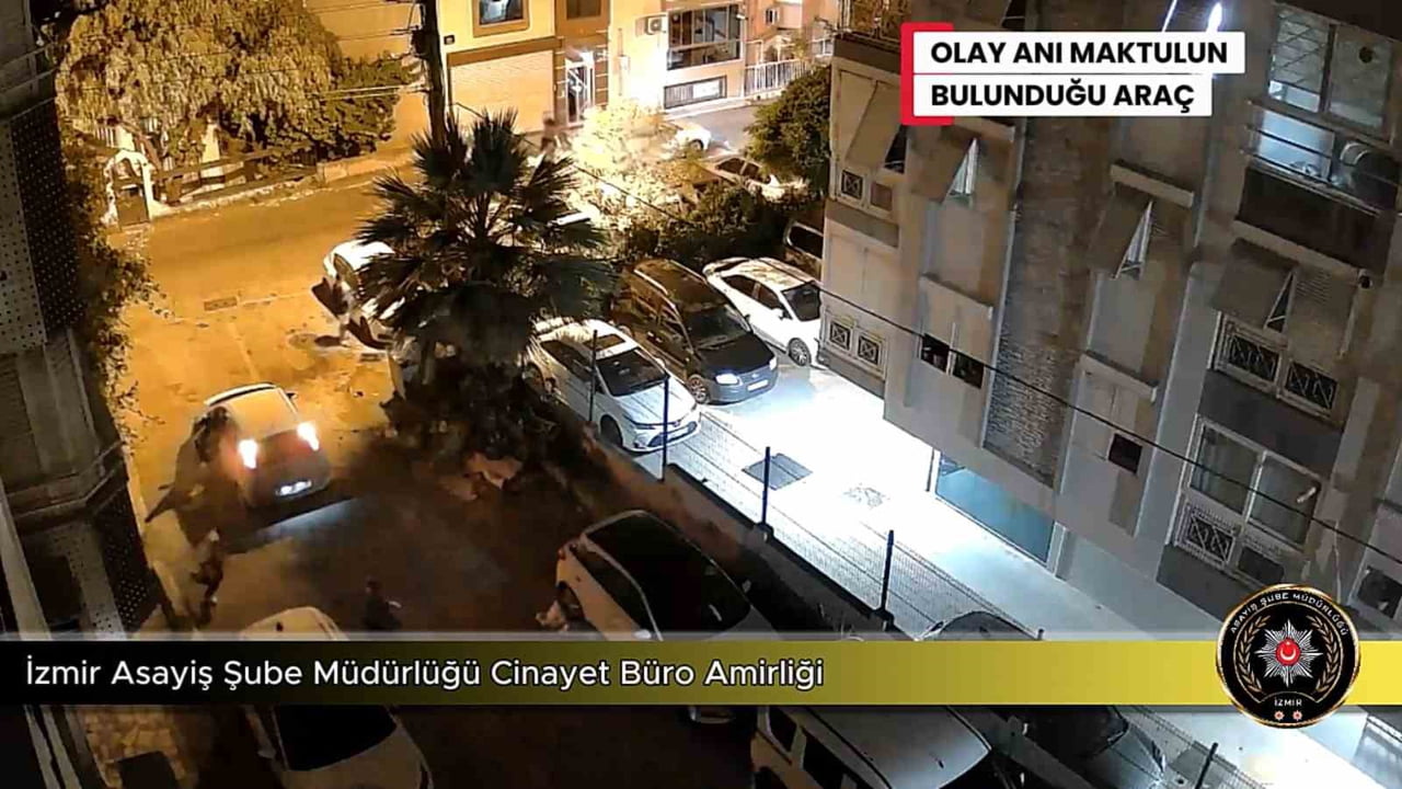 İZMİR'İN KARABAĞLAR İLÇESİNDE KIZ MESELESİ YÜZÜNDEN ÇIKAN SİLAHLI KAVGADA, YÜZ BÖLGESİNDEN...