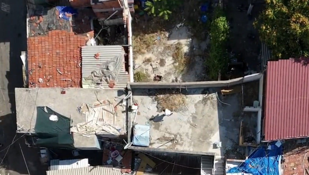 İZMİR'İN KONAK İLÇESİNDE POLİSİN DRON DESTEĞİYLE 4 FARKLI ADRESE DÜZENLEDİĞİ NEFES KESEN...