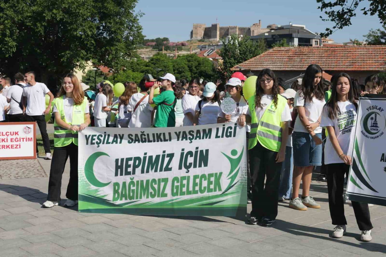 İZMİR'İN SELÇUK İLÇESİNDE, BAĞIMLILIKLA MÜCADELE ETMEK VE TOPLUMDA SAĞLIKLI YAŞAM BİLİNCİNİ...
