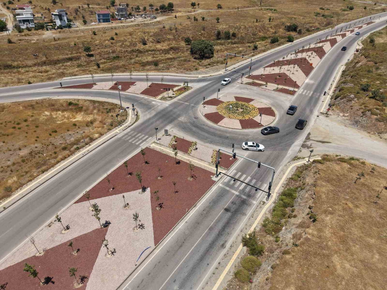 İZMİR BÜYÜKŞEHİR BELEDİYESİ, SEFERİHİSAR’IN İKİ ÖNEMLİ KAVŞAĞINDA KAPSAMLI BİR DÖNÜŞÜME İMZA ATTI....