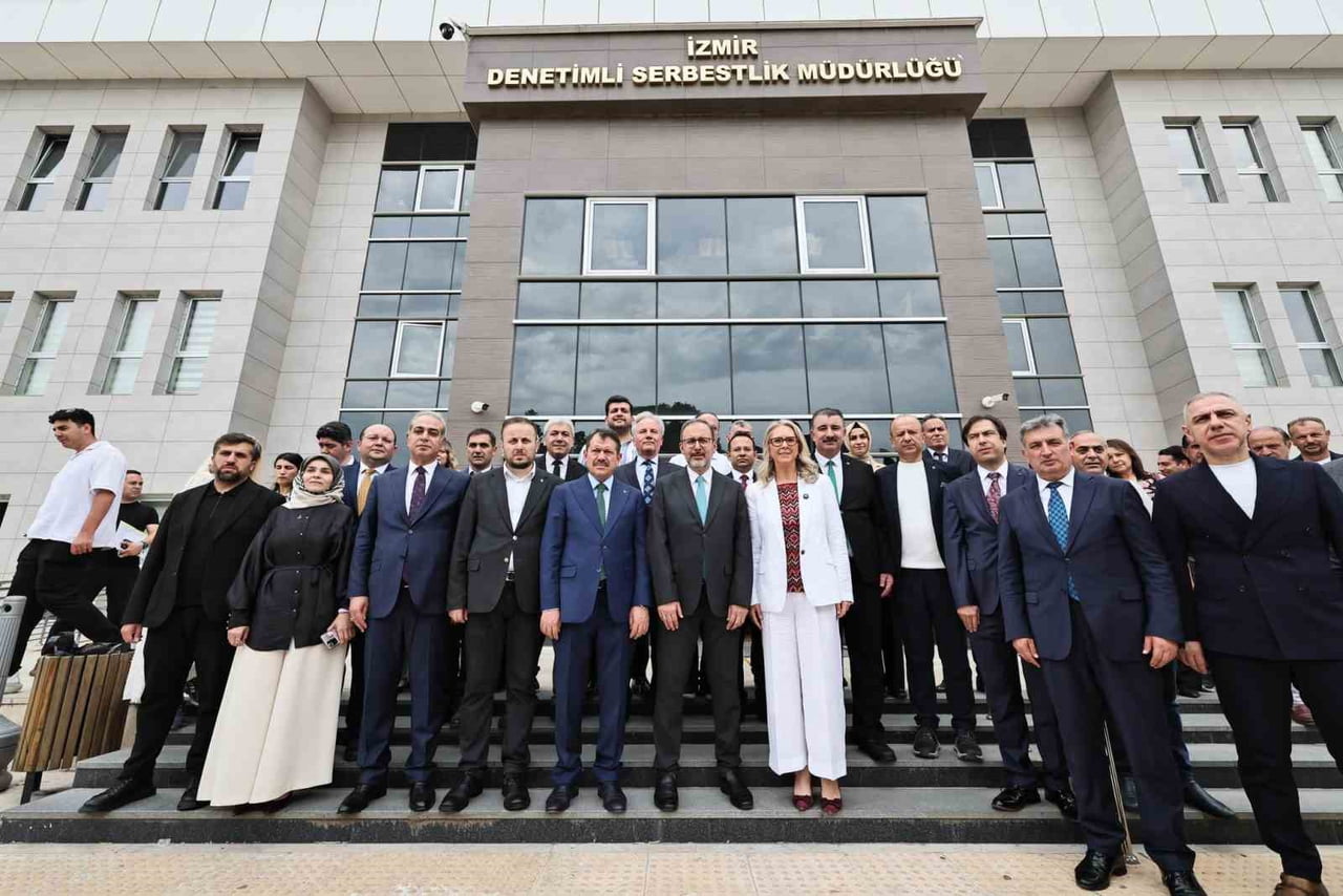 İZMİR’DE DENETİMLİ SERBESTLİK GENÇ OFİS’İ KAPILARINI AÇTI. AÇILIŞA AK PARTİ İZMİR MİLLETVEKİLİ DR....