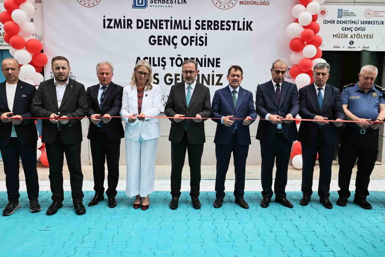 İZMİR’DE DENETİMLİ SERBESTLİK GENÇ OFİS’İ KAPILARINI AÇTI. AÇILIŞA AK PARTİ İZMİR MİLLETVEKİLİ DR....