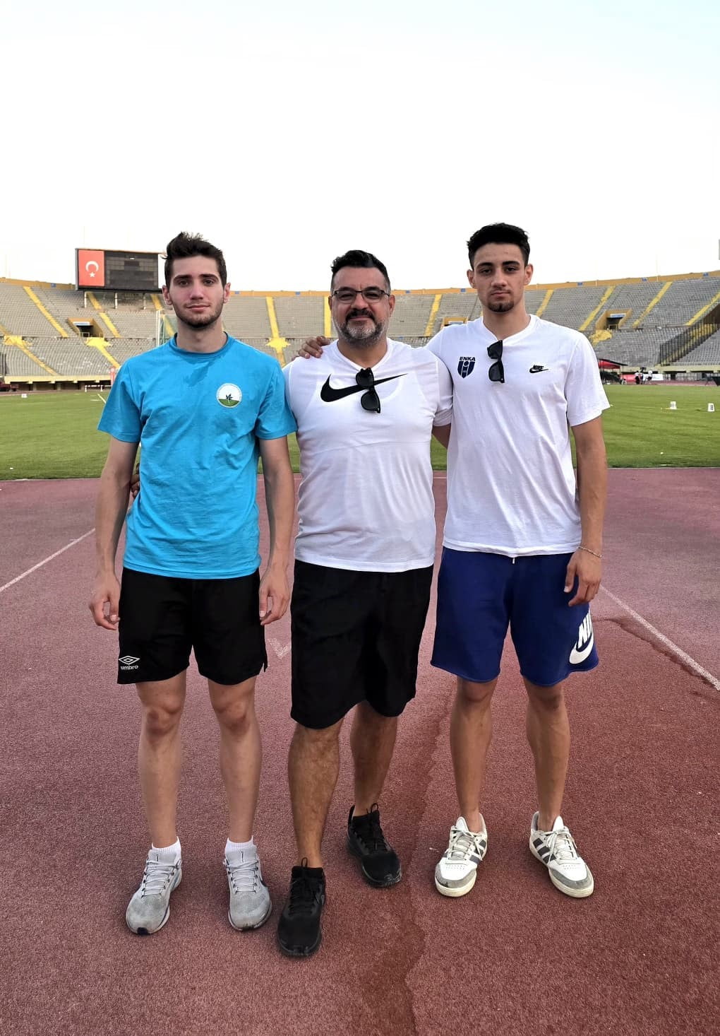 İZMİR’DE DÜZENLENEN ATLETİZM YARIŞMALARINDA TER DÖKEN AYDINLI MİLLİ SPORCULAR, 110 METRE ENGELLİ...