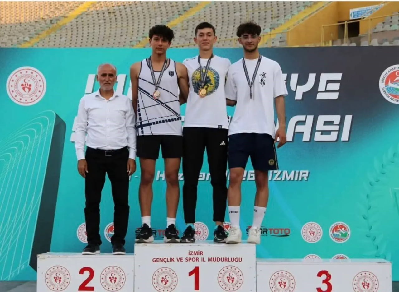 İZMİR’DE DÜZENLENEN U18 TÜRKİYE ATLETİZM ŞAMPİYONASI’NDA MÜCADELE EDEN SİVASLI SPORCULAR, ELDE...
