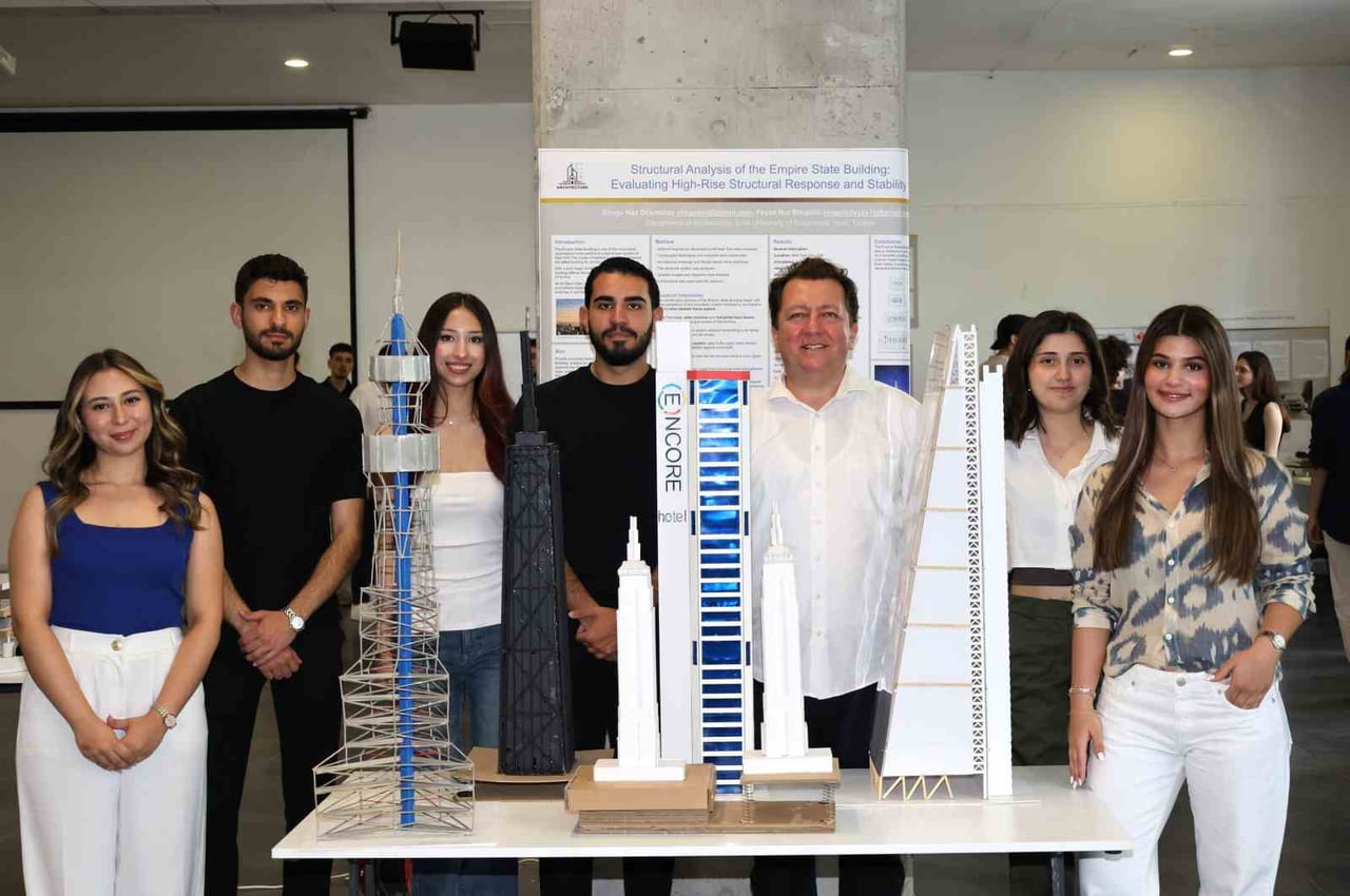 İZMİR EKONOMİ ÜNİVERSİTESİ (İEÜ) İNŞAAT MÜHENDİSLİĞİ VE MİMARLIK BÖLÜMÜ ÖĞRENCİLERİ, DÜNYACA ÜNLÜ...