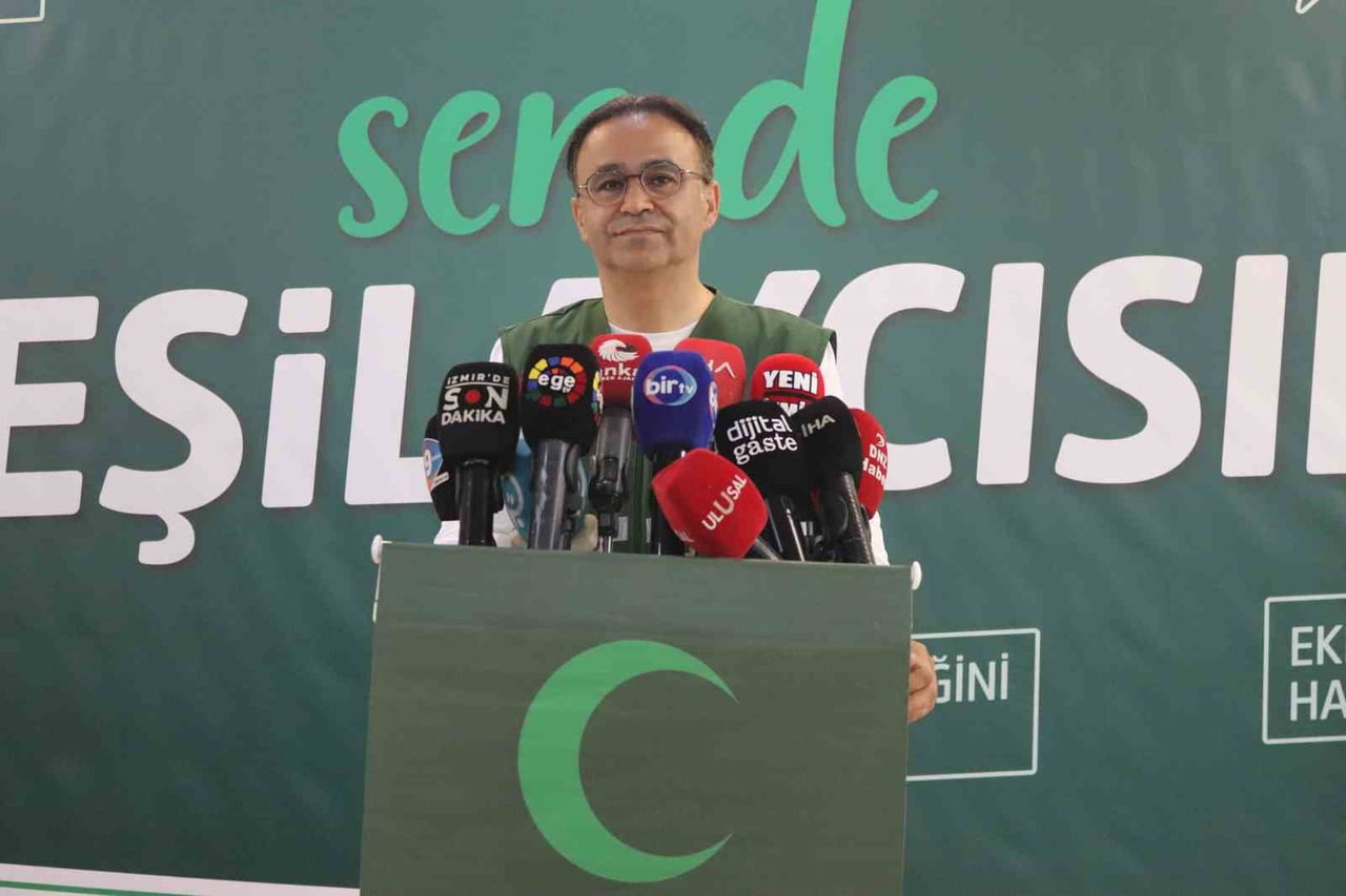 İZMİR İL MİLLİ EĞİTİM MÜDÜRÜ VE YEŞİLAY İZMİR ŞUBE BAŞKANI DR. ÖMER YAHŞİ