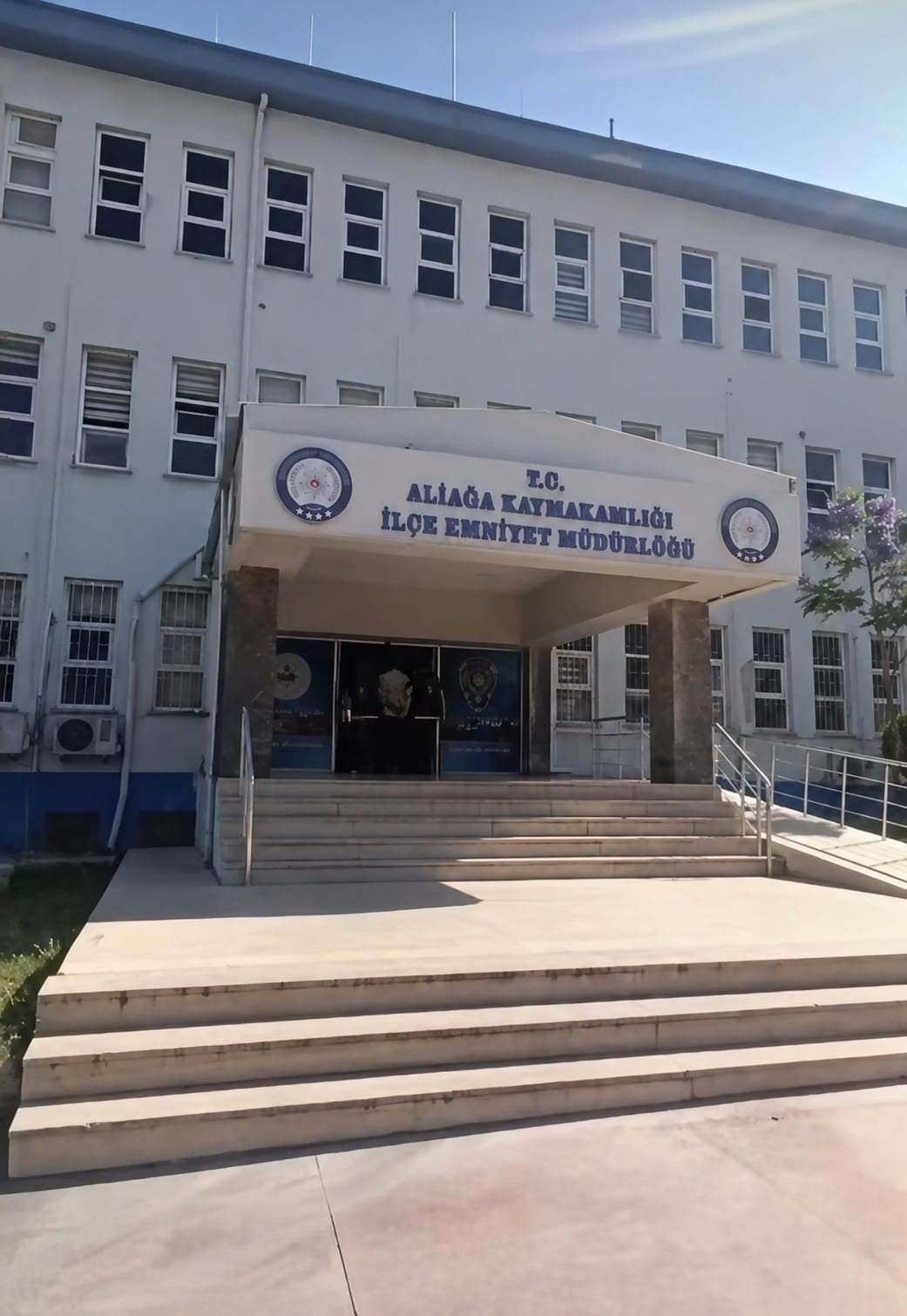 İZMİR’İN ALİAĞA İLÇESİNDE, HAKKINDA KESİNLEŞMİŞ HAPİS CEZASI BULUNAN ARANAN BİR ŞAHIS, POLİS...