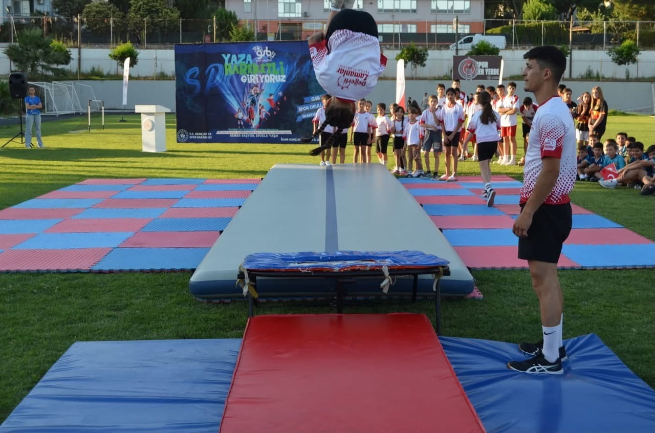 İZMİR’İN BAYINDIR İLÇESİNDE, GENÇLİK VE SPOR BAKANLIĞI TARAFINDAN HAYATA GEÇİRİLEN GSB İZMİR SPOR...