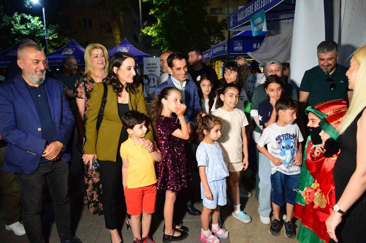 İZMİR’İN NARLIDERE İLÇESİNDE BU YIL İKİNCİSİ DÜZENLENEN 'GEÇMİŞİN İZLERİ ŞENLİĞİ', ÖĞRENCİLERİ VE...